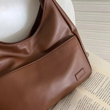 Timeless Leather Shoulder Bag for Effortless Elegance