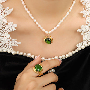 LAYLA | Green Pendant Pearl Necklace