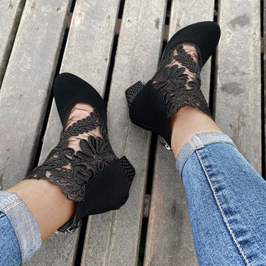 Elegant Lace High-Heeled Shoe